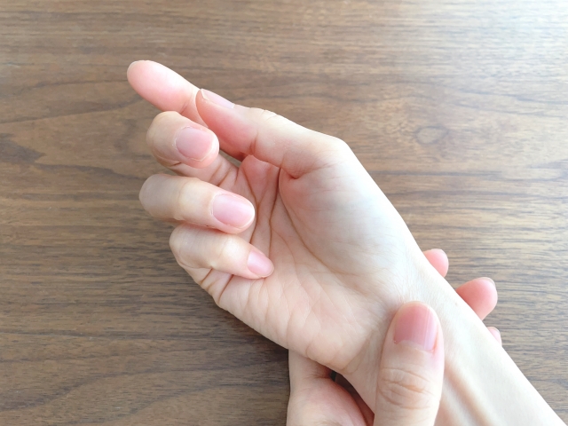 手のしびれに悩む方へ、整骨院の治療法の画像